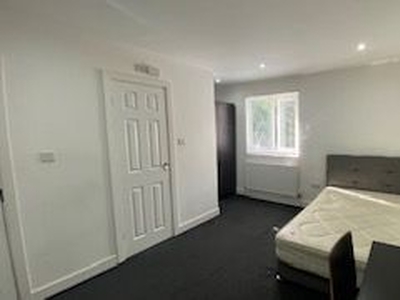 Room to rent in Room 6, Walsgrave Road, Coventry CV2