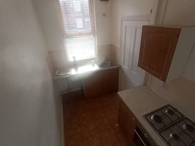 Terraced house to rent in Parkfield Row, Beeston, Leeds LS11