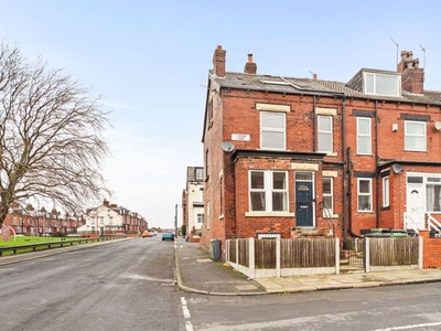 Terraced house to rent in Vinery View, Leeds LS9