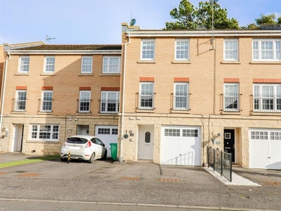 Town house for sale in Woodlea Grove, Glenrothes KY7
