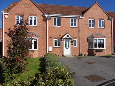 Town house to rent in Park Drive, Lofthouse WF3