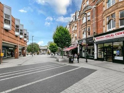 1 Bedroom Apartment For Sale In Redhill, Surrey