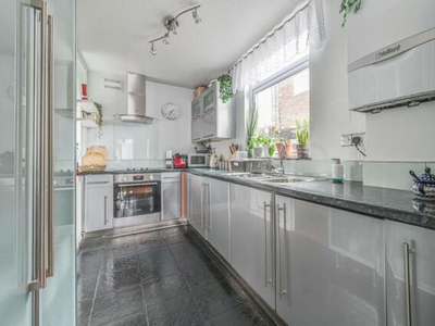 2 Bedroom Flat For Rent In Stockwell, London