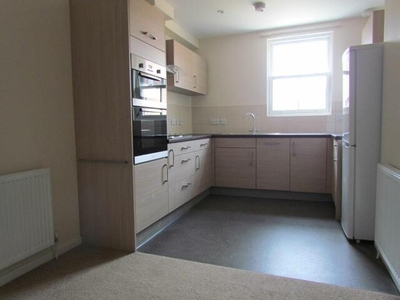 2 Bedroom Flat For Rent In The Broadway, Wickford
