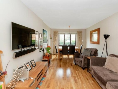 2 Bedroom Flat For Sale In Chiswick Park, London