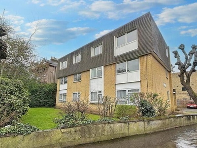 2 Bedroom Flat For Sale In South Norwood, London