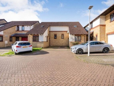 2 Bedroom Semi-detached House For Sale In Bedford, Bedfordshire