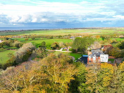 3 Bedroom Apartment For Sale In St. George Road, Abergele