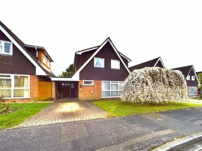 3 Bedroom Detached House For Sale In Oakley, Basingstoke