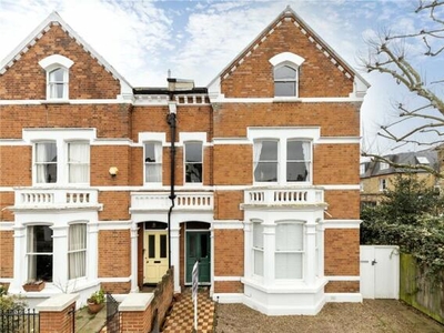 3 Bedroom Maisonette For Sale In London