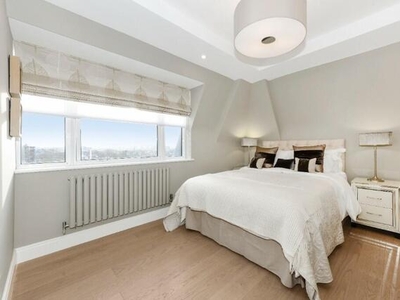 3 Bedroom Penthouse For Rent In London