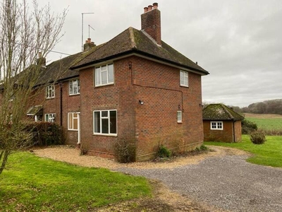 3 Bedroom Semi-detached House For Rent In Alton, Hampshire