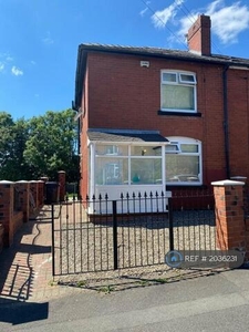 3 Bedroom Semi-detached House For Rent In Bury