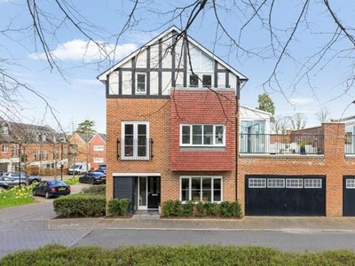 3 Bedroom Semi-detached House For Rent In Guildford, Surrey