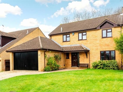 4 Bedroom Detached House For Sale In West Hunsbury, Northamptonshire
