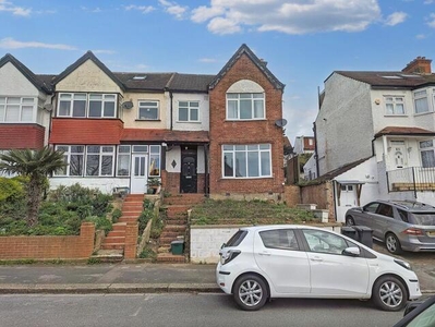 4 Bedroom End Of Terrace House For Sale In South Norwood, London