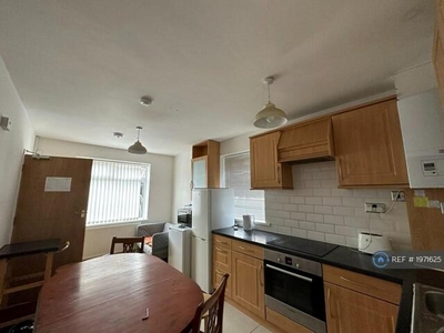 4 Bedroom Semi-detached House For Rent In Durham