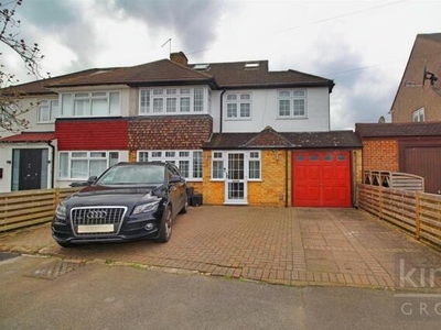 4 Bedroom Semi-detached House For Sale In Goffs Oak