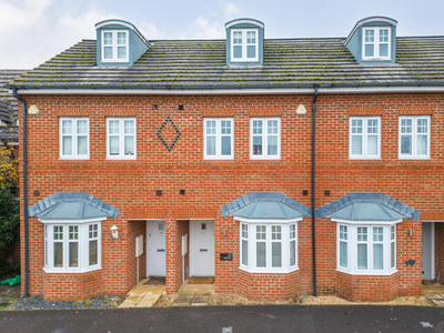 4 Bedroom Town House For Sale In Shinfield, Reading