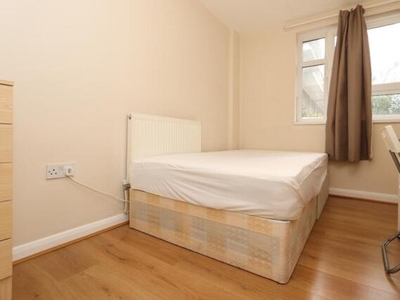 House Share For Rent In Stepney Green