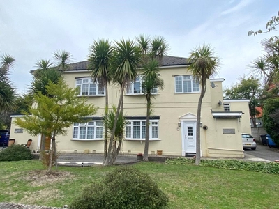 Poole Road, Branksome, Poole, BH12 1 bedroom flat/apartment in Branksome