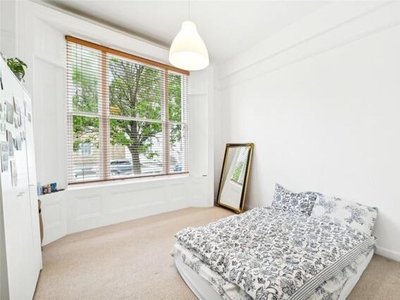 1 Bedroom Apartment For Rent In Shepherds Bush, London