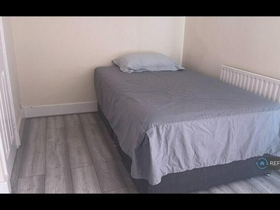 1 Bedroom House Share For Rent In Gillingham