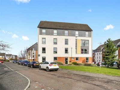 2 bed first floor flat for sale in Silverknowes