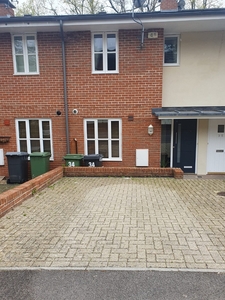 2 Bed Terraced House, Grange Close, SO23