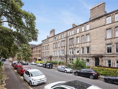 2 bed top floor flat for sale in Dalry