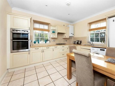 2 Bedroom Apartment For Sale In Coulsdon, Surrey