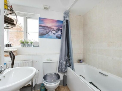 2 Bedroom Apartment For Sale In Romford, London