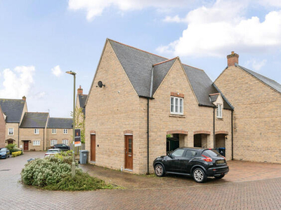 2 Bedroom Coach House For Sale In Witney