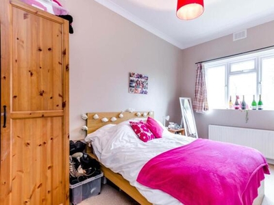 2 Bedroom Flat For Rent In Balham, London