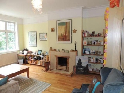 2 Bedroom Flat For Rent In Herne Hill, London