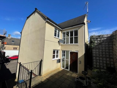 2 Bedroom Flat For Sale In Chipping Norton