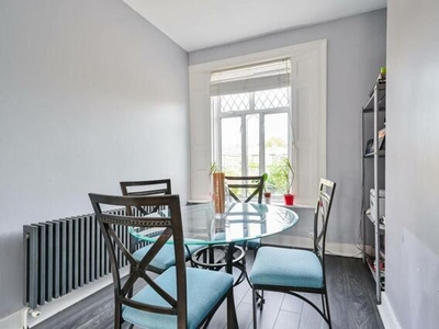 2 Bedroom Maisonette For Rent In Islington, London