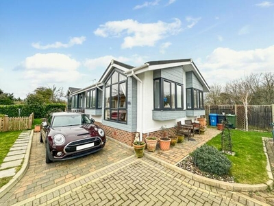 2 Bedroom Park Home For Sale In Maidenhead, Berkshire