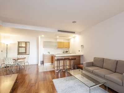 2 bedroom property to let in Peninsula Apartments Praed Street Paddington W2