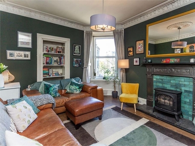3 bed second floor flat for sale in Leith