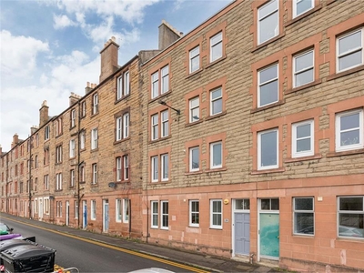 3 bed second floor flat for sale in Newhaven