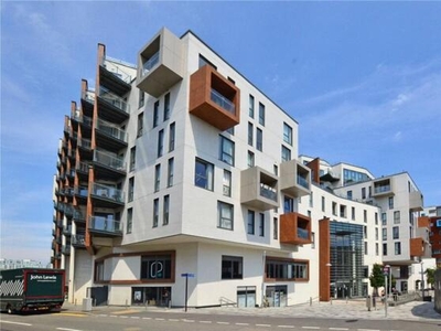 3 Bedroom Apartment For Sale In Greenwich, London