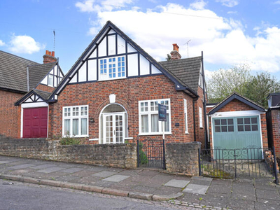3 Bedroom Detached House For Sale In Western Park, Leicester