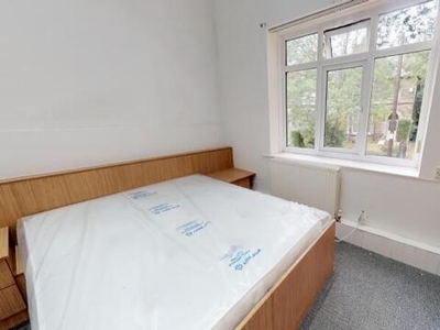 3 Bedroom Flat For Rent In Headingley