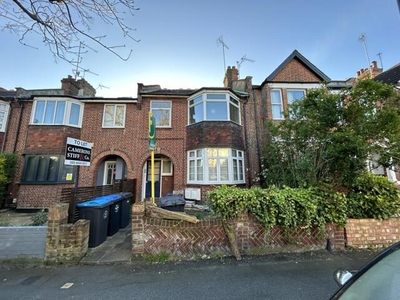 3 Bedroom Flat For Sale In Willesden Green, London