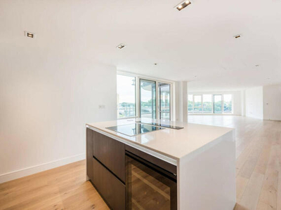 3 Bedroom Penthouse For Rent In Brentford