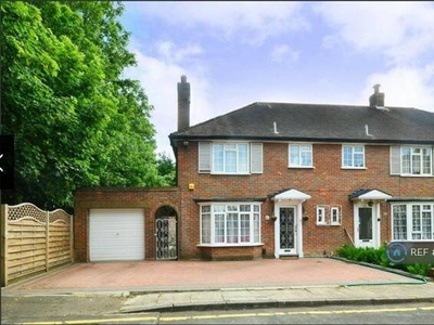 3 Bedroom Semi-detached House For Rent In Pinner