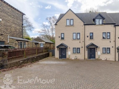 3 Bedroom Town House For Sale In Halifax, West Yorkshire