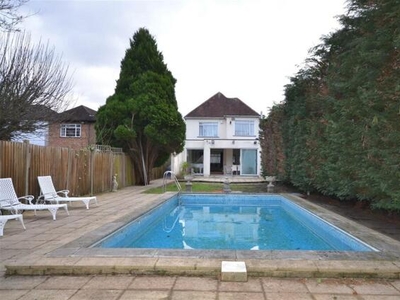 4 Bedroom Detached House For Rent In Edgware , Middlesex