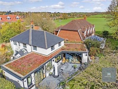 4 Bedroom Detached House For Sale In Chigwell, Essex